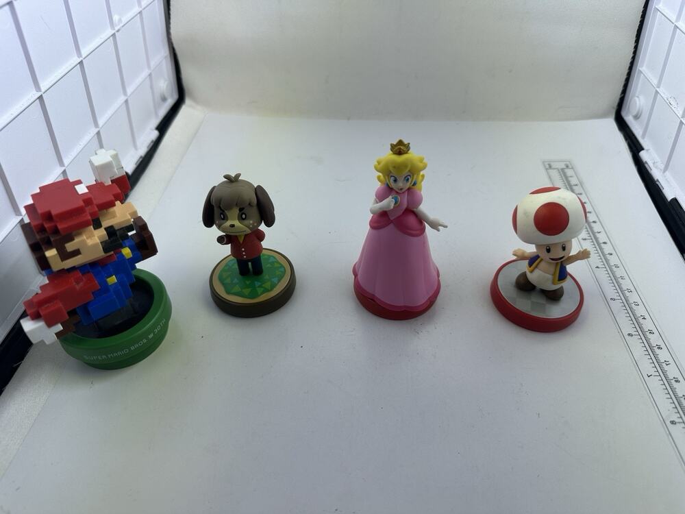Nintendo Amiibo Lot of 4 Peach Princess Peach Mario 30th Anniversary 8-bit 3DS